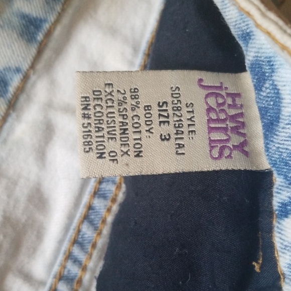 Distressed jean shorts - Picture 2 of 3